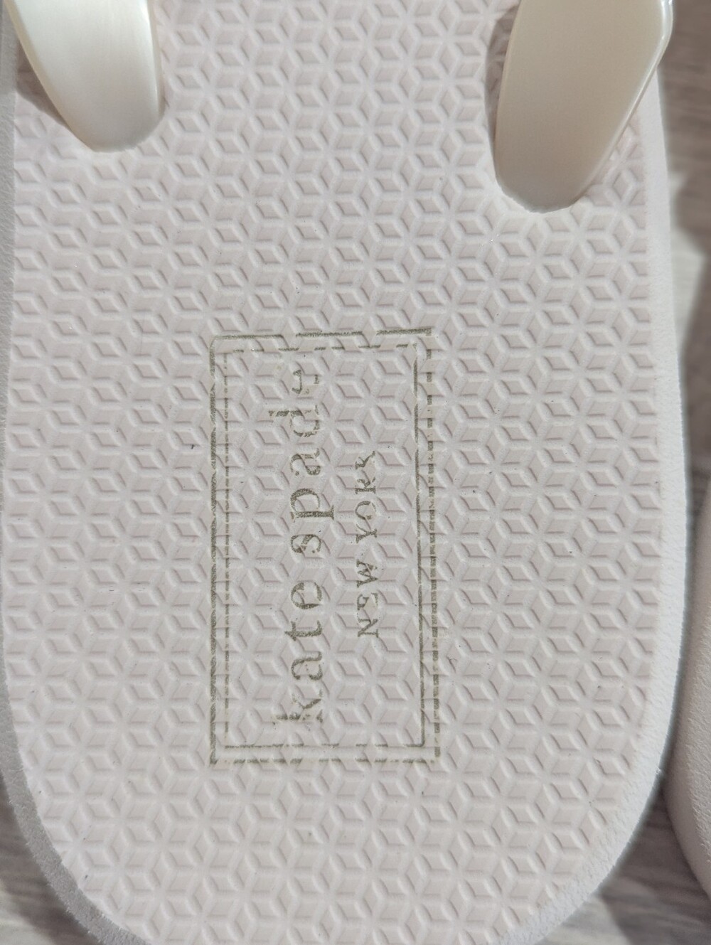 Kate Spade Cream Ivory Nova Scallop Bow Flip Flops Sz 8 *NWOT - Picture 9 of 11